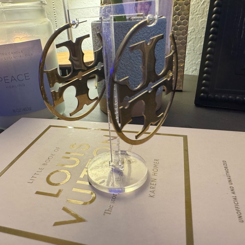Tory Burch hoop earrings, gold plated, small imperfection as shown in photo. - Picture 10 of 10